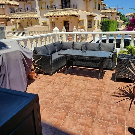 Сasa de vacaciones Hermoso Unifamiliar En La Zenia *